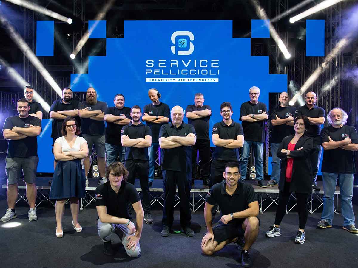 Service Pelliccioli: un team di professionisti qualificati